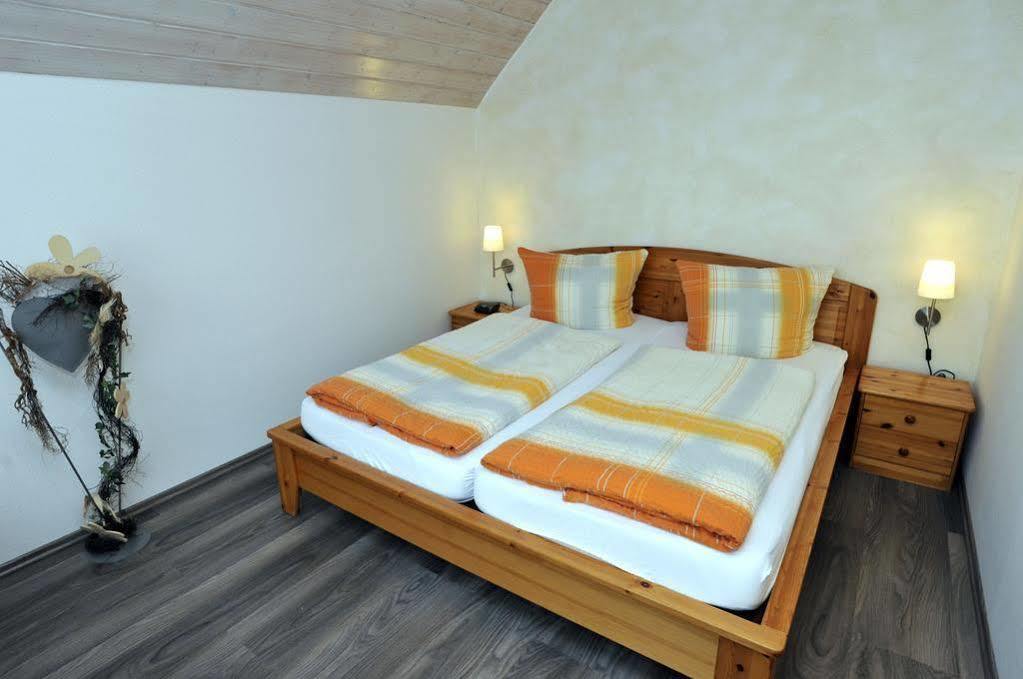 Gastehaus Gluck Wir Haben Immer Eintrittskarten Fur Den Europa-Park Fur Sie! Hotel รูสท์ ภายนอก รูปภาพ