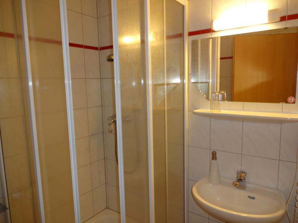 Gastehaus Gluck Wir Haben Immer Eintrittskarten Fur Den Europa-Park Fur Sie! Hotel รูสท์ ภายนอก รูปภาพ