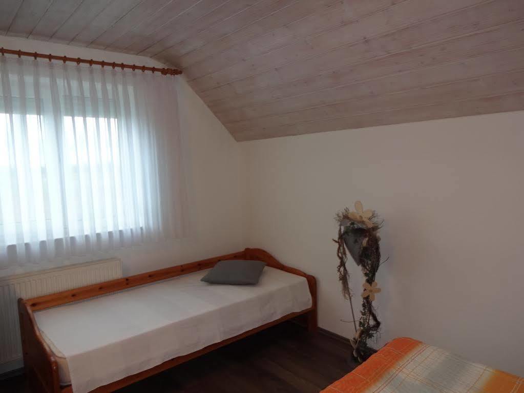 Gastehaus Gluck Wir Haben Immer Eintrittskarten Fur Den Europa-Park Fur Sie! Hotel รูสท์ ภายนอก รูปภาพ