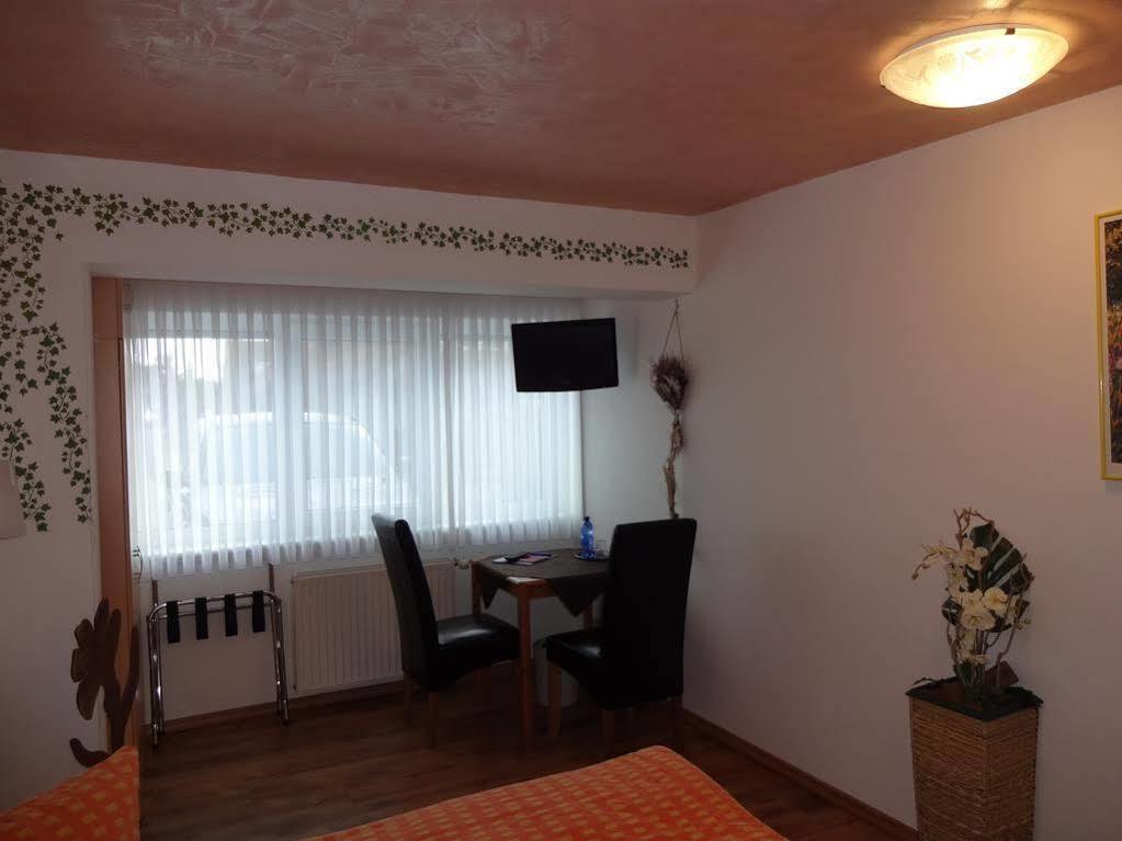 Gastehaus Gluck Wir Haben Immer Eintrittskarten Fur Den Europa-Park Fur Sie! Hotel รูสท์ ภายนอก รูปภาพ