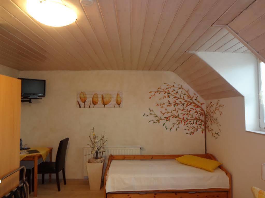 Gastehaus Gluck Wir Haben Immer Eintrittskarten Fur Den Europa-Park Fur Sie! Hotel รูสท์ ภายนอก รูปภาพ